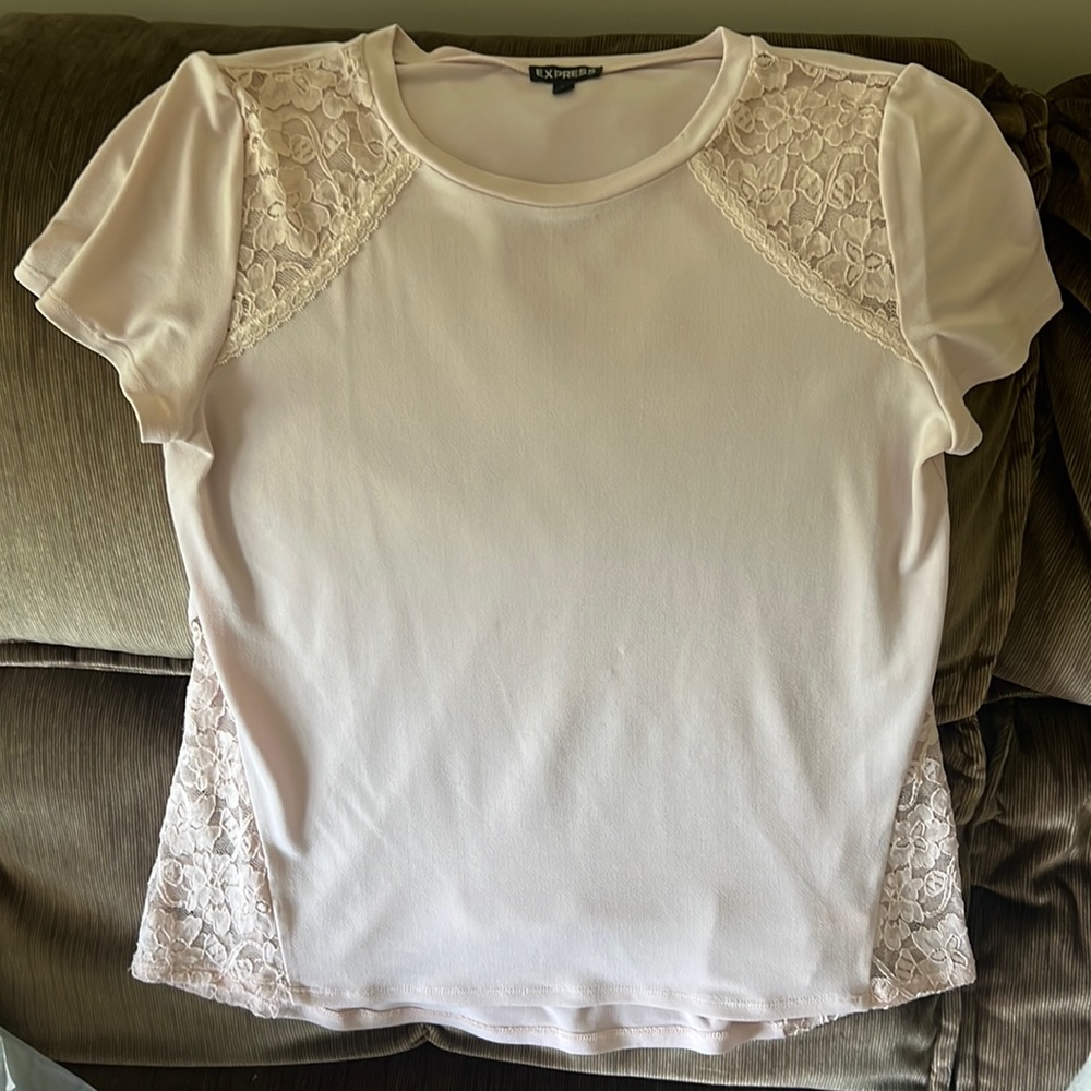 Express blush pink lace detail top size Medium NEW